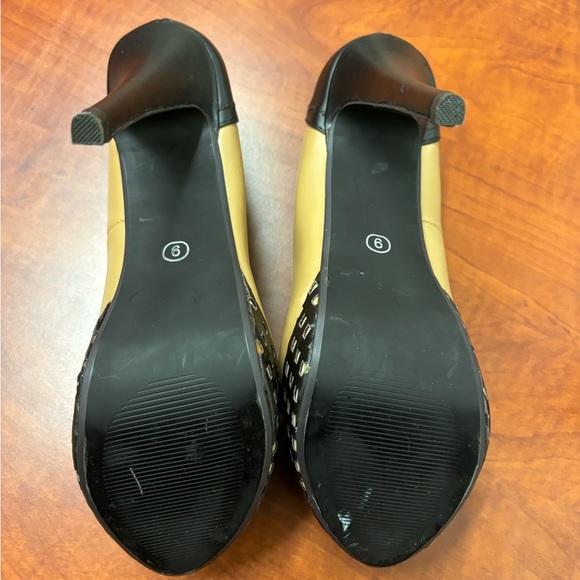 Two Lips retro style ankle strap platforms. - Picture 3 of 10